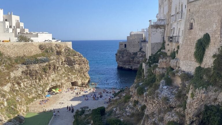 Polignano a Mare in solitaria: la città di Modugno