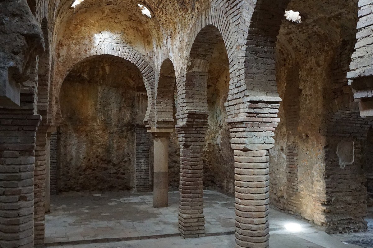 I bagni arabi di Ronda con archi a ferro di cavallo e volte a stella