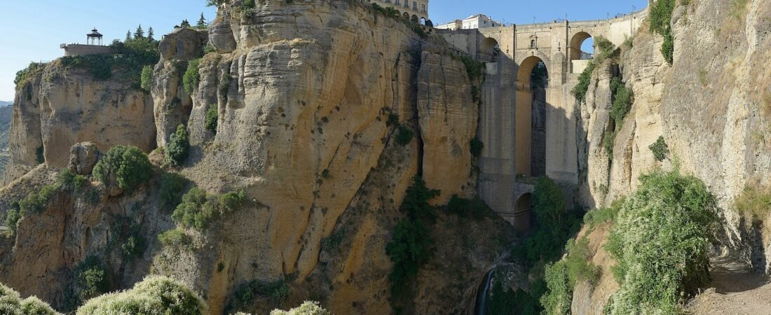 Ronda in solitaria: Puente Nuevo, Plaza de Toros e la gola di El Tajo