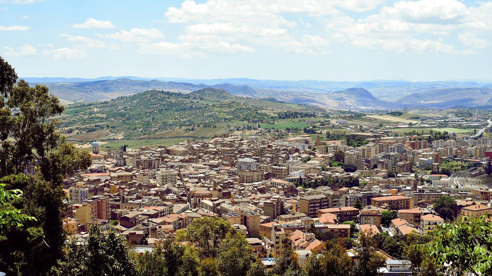 Weekend a Caltanissetta: Guida per un Viaggio tra Zolfo e Sicilia