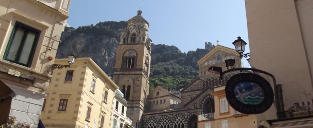 Amalfi in solitaria: la repubblica marinara sul mare