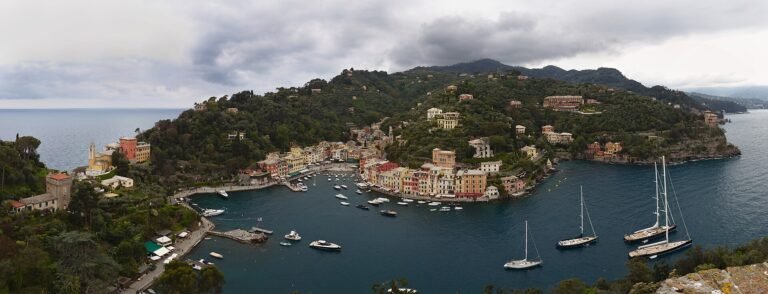 Portofino in solitaria: il borgo più elegante d’Italia