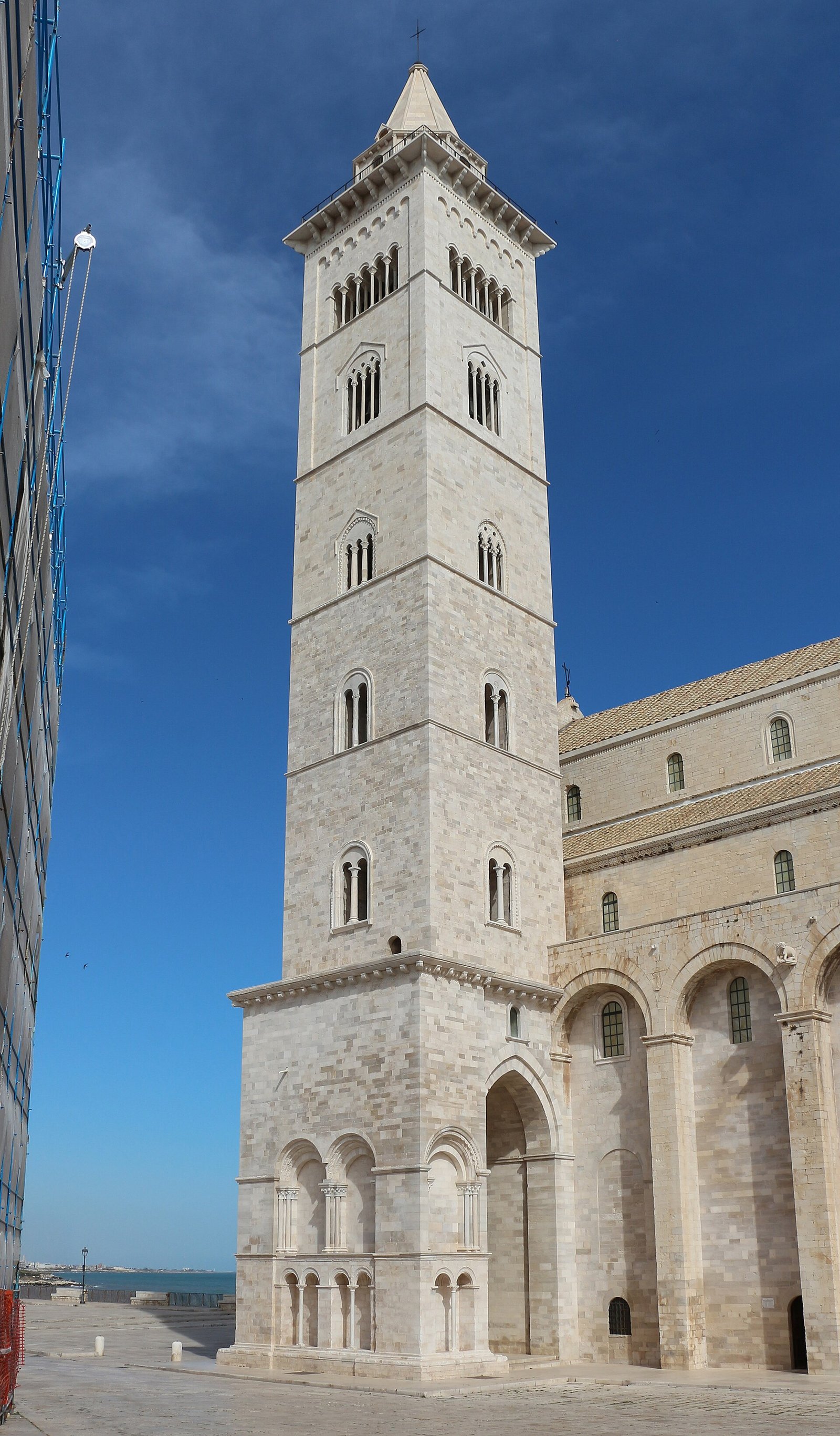 La cattedrale di Trani sul mare