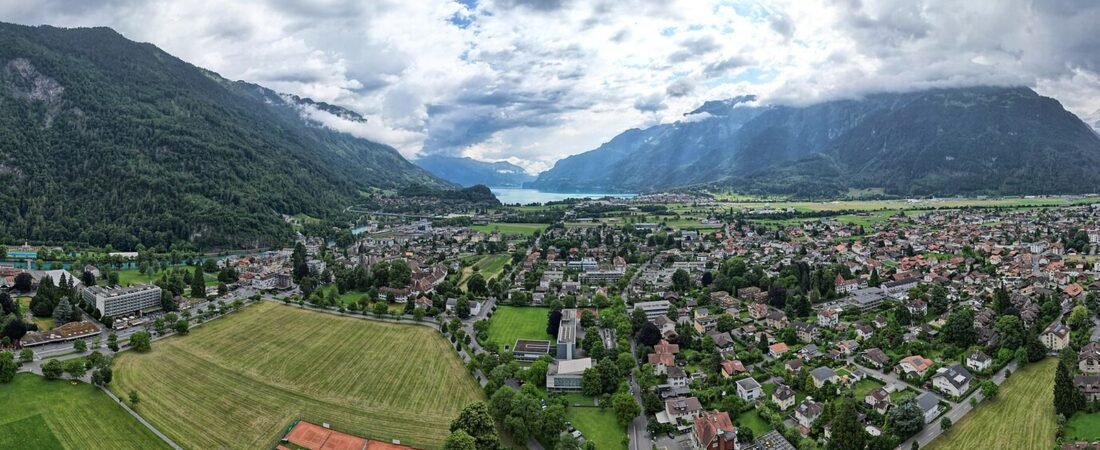 Interlaken in solitaria: guida onesta tra laghi e montagne