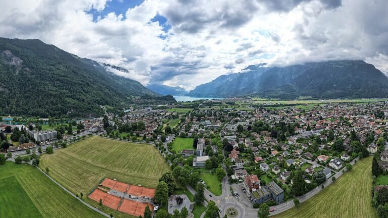 Interlaken in solitaria: guida onesta tra laghi e montagne