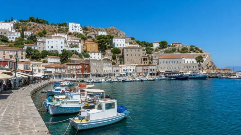 Hydra in solitaria: l’isola greca senza auto — guida completa senza auto