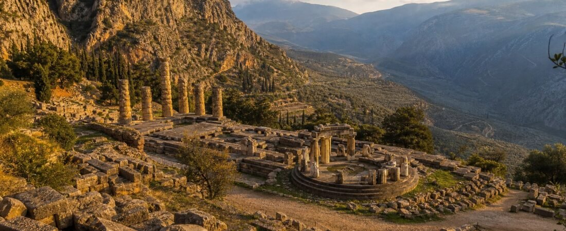 Delfi in solitaria: l’ombelico del mondo sul Monte Parnaso