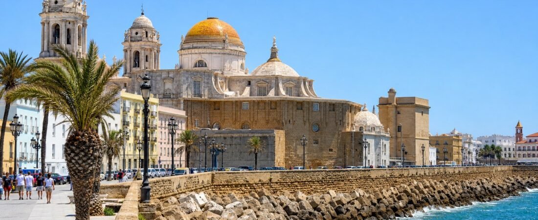 Cadice in solitaria: la città di 3000 anni tra mare e carnevale