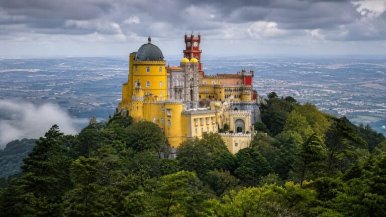 Sintra in solitaria: palazzi e fiabesco patrimonio UNESCO vicino Lisbona