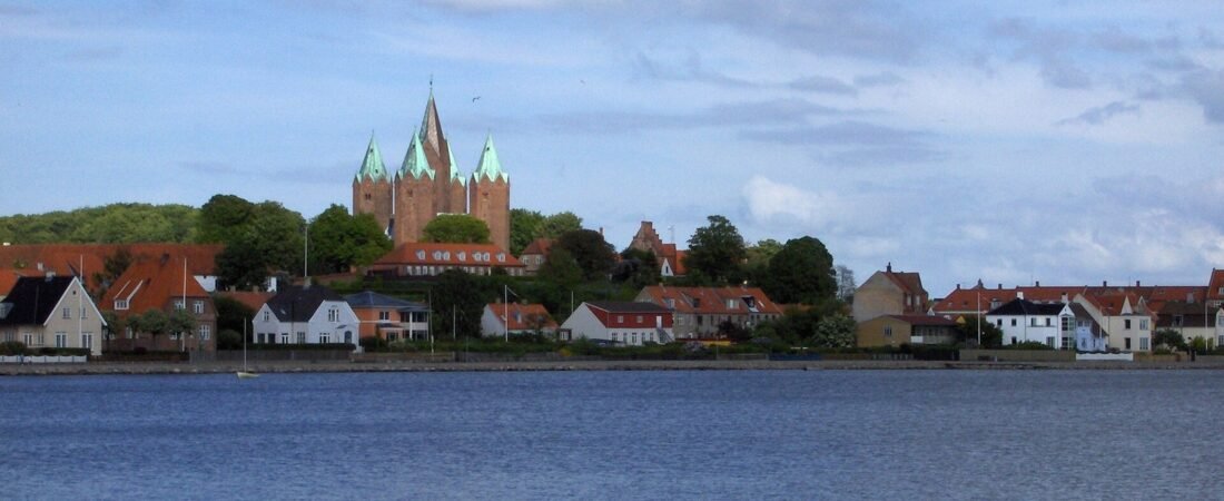 Kalundborg in solitaria: chiesa, fiordo e Røsnæs