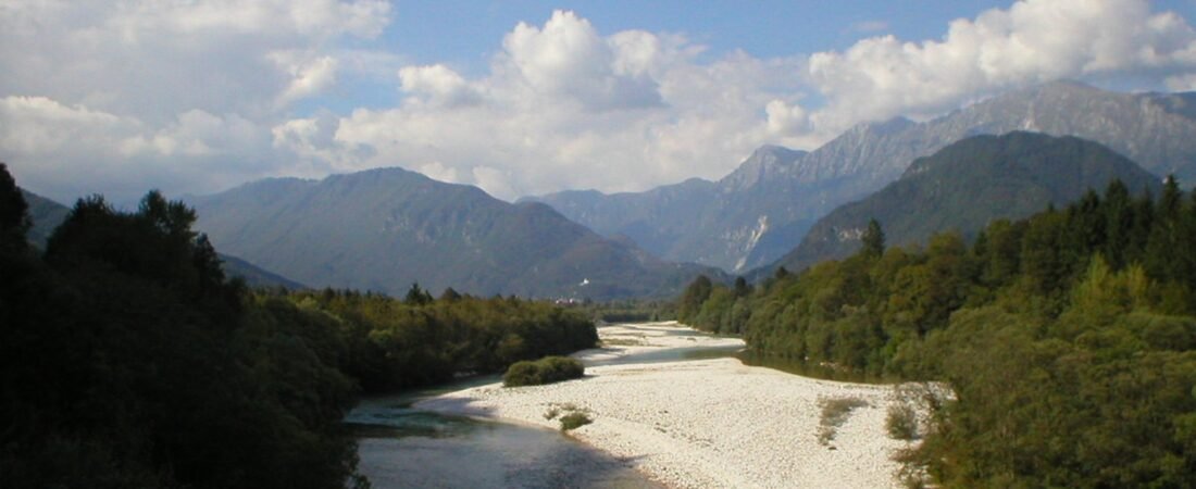Kobarid in solitaria: storia e natura nella valle dell’Isonzo