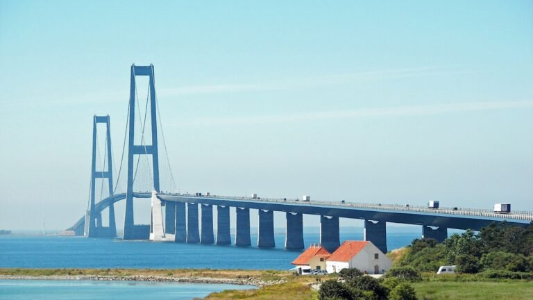 Korsør in solitaria: ponte, fortezza e Grande Belt