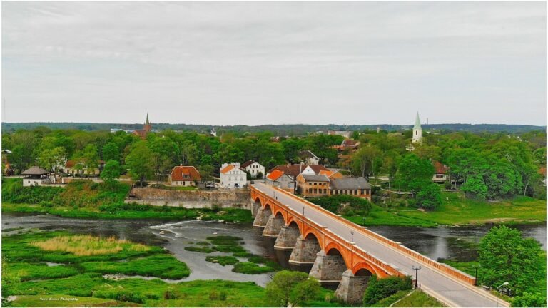 Kuldīga in solitaria: guida tra centro storico e Venta Rapid