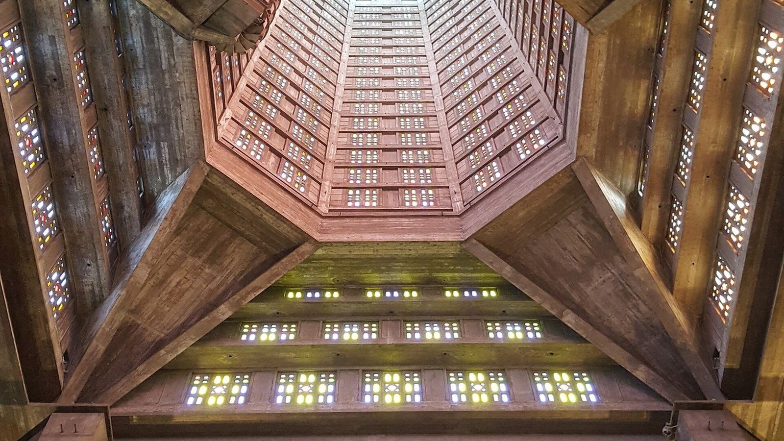 Eglise Saint-Joseph Le Havre tall concrete tower lighthouse architecture