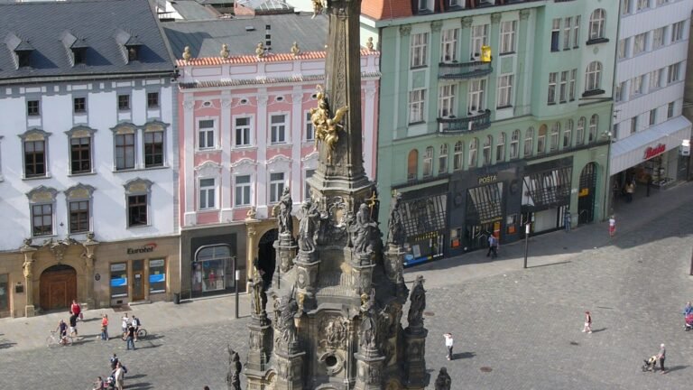 Olomouc in solitaria: guida alla città della colonna UNESCO, dell’orologio astronomico e della birra