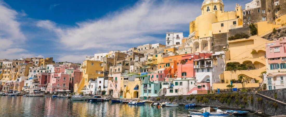Dove dormire a Procida: guida ai migliori quartieri e hotel