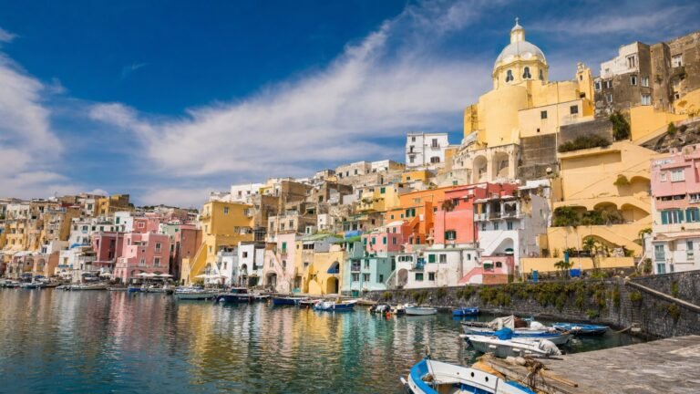 Dove dormire a Procida: guida ai migliori quartieri e hotel