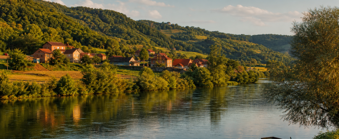 Itinerario a Loznica in solitaria: 3 giorni tra Tršić, fiume Drina, monastero di Tronoša e paesaggi della Mačva