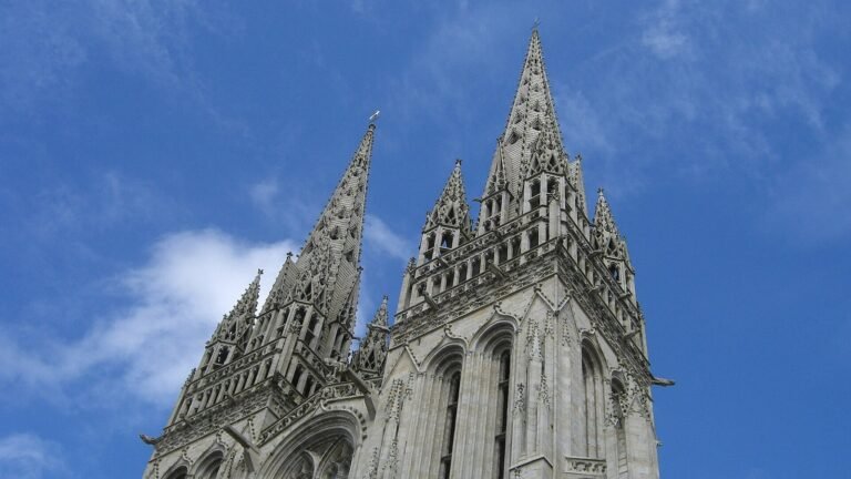 Quimper in solitaria: cattedrale, case a graticcio e la Bretagna più autentica
