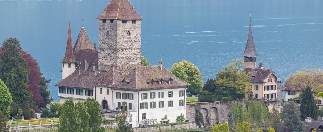 Spiez in solitaria: guida al castello sul Lago di Thun