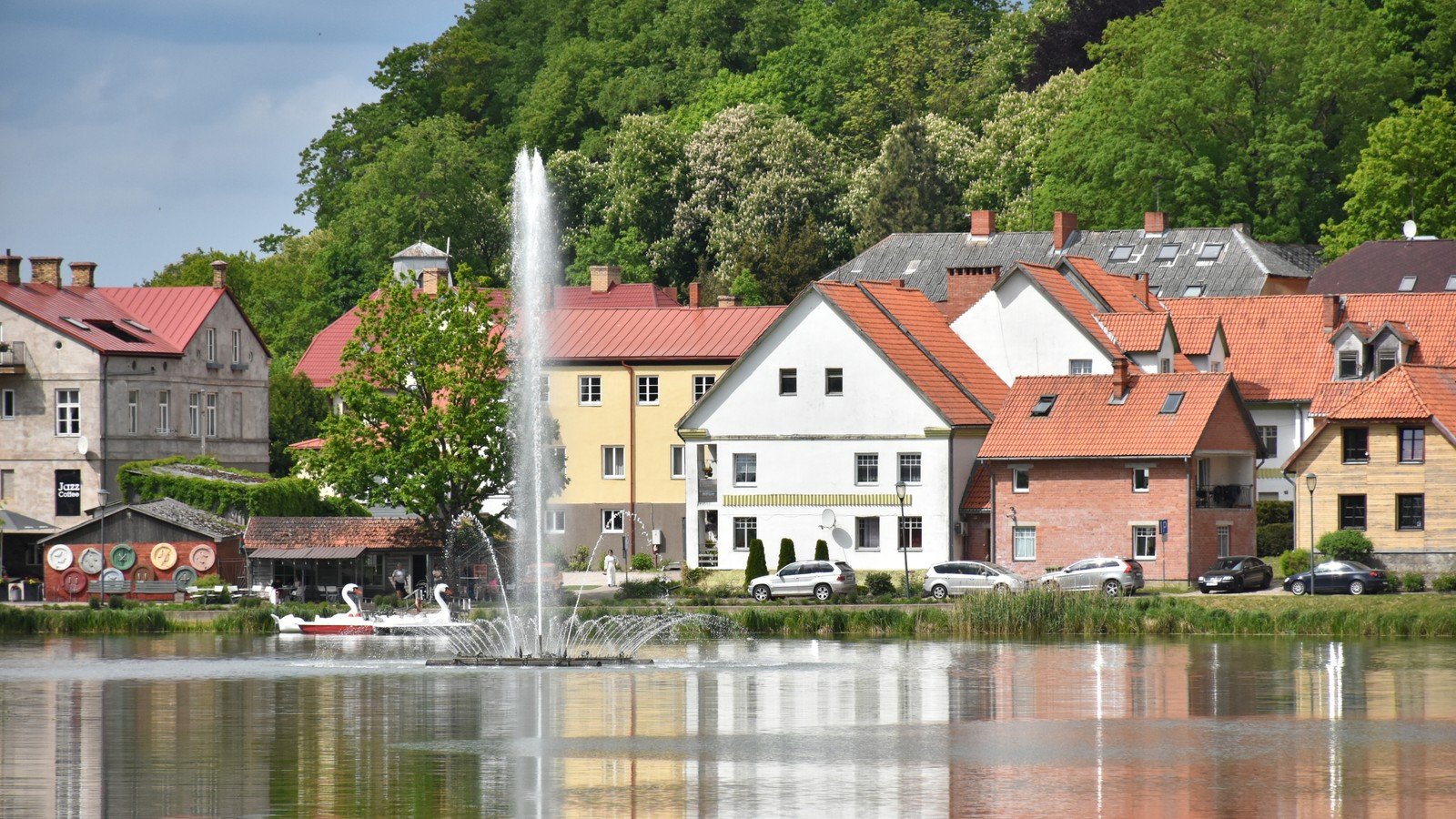 Talsi in solitaria: laghi, colline e Curlandia
