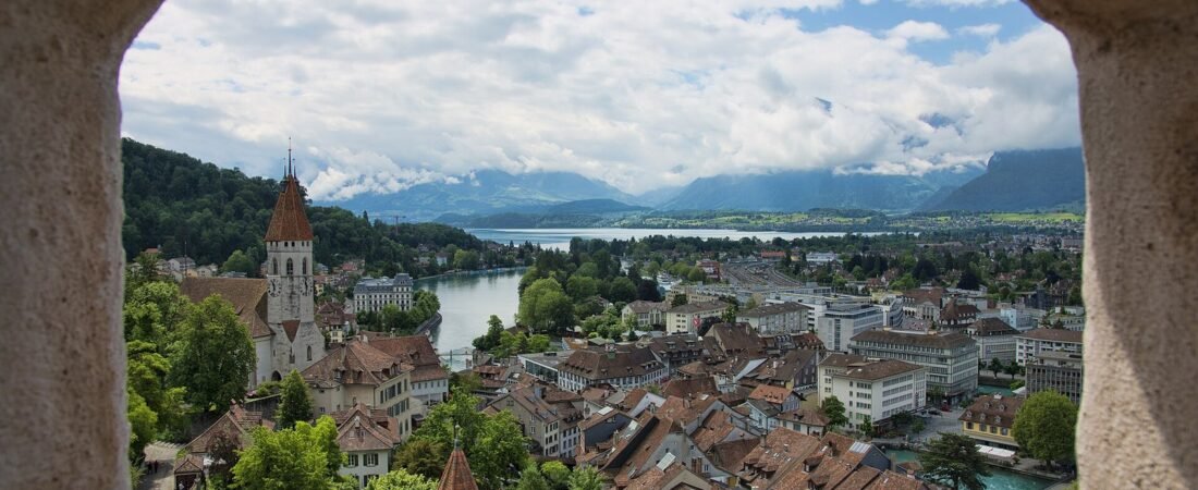 Thun in solitaria: castello medievale, Lago di Thun e città vecchia
