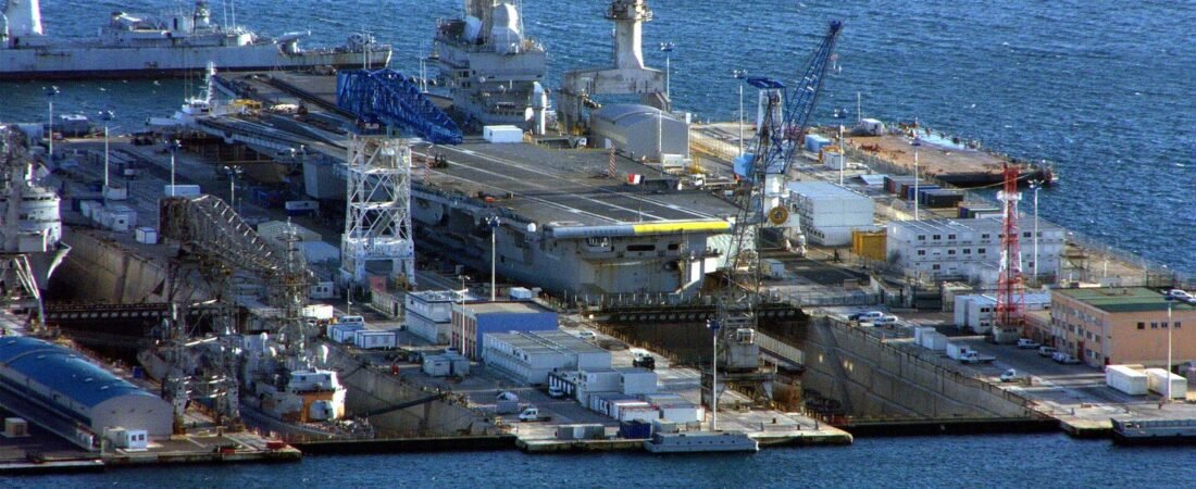 Toulon in solitaria: il grande porto militare della Provenza