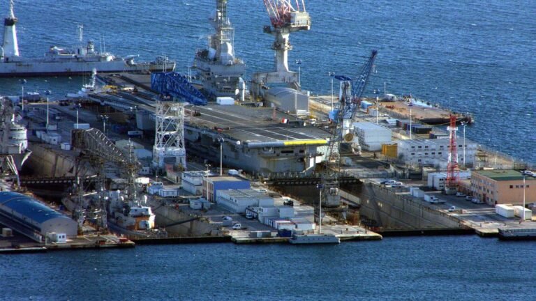 Toulon in solitaria: il grande porto militare della Provenza