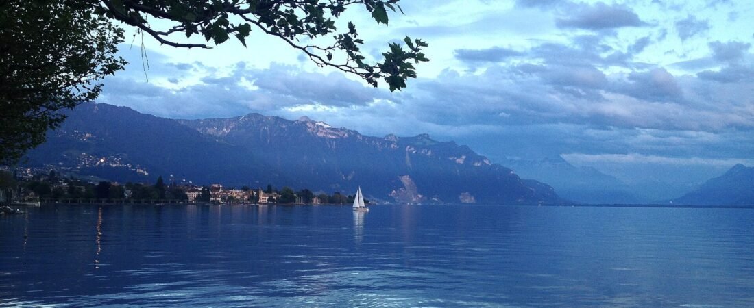 Vevey in solitaria: guida al gioiello del Lago di Ginevra