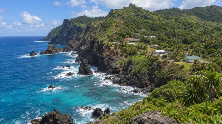 Adamstown in solitaria: una comunità remota nel Pacifico