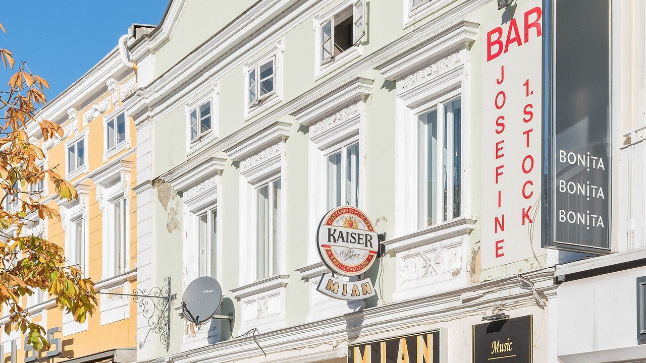 Edifici storici nella piazza principale di Amstetten
