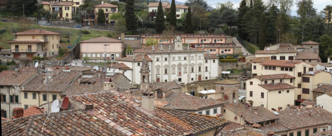 Anghiari in solitaria: guida tra V e territorio