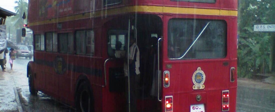 Avissawella in solitaria: strade, fiume e verde vicino a Colombo