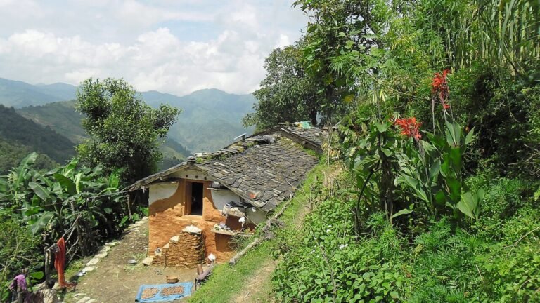 Baitadi in solitaria: templi, colline e Nepal occidentale