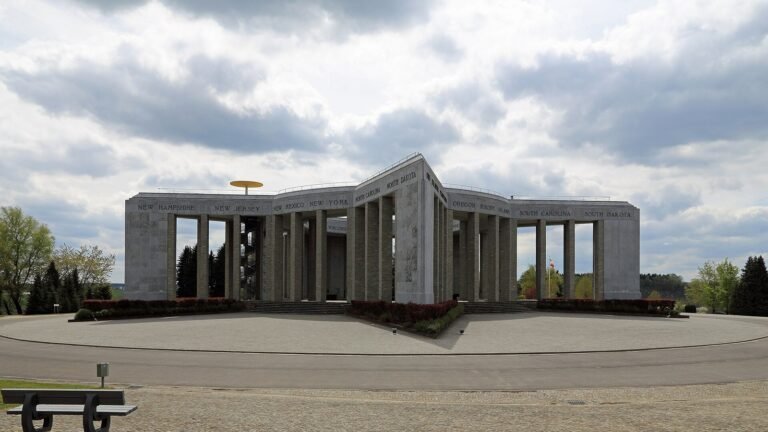 Bastogne in solitaria: memoria, Ardenne e passeggiate