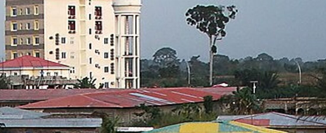 Bata in solitaria: costa, cittu00e0 e ritmo equatoriale della Guinea Equatoriale