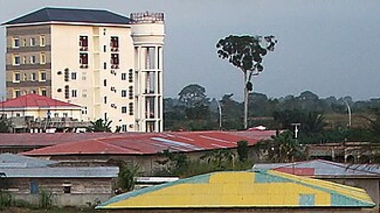 Bata in solitaria: costa, cittu00e0 e ritmo equatoriale della Guinea Equatoriale