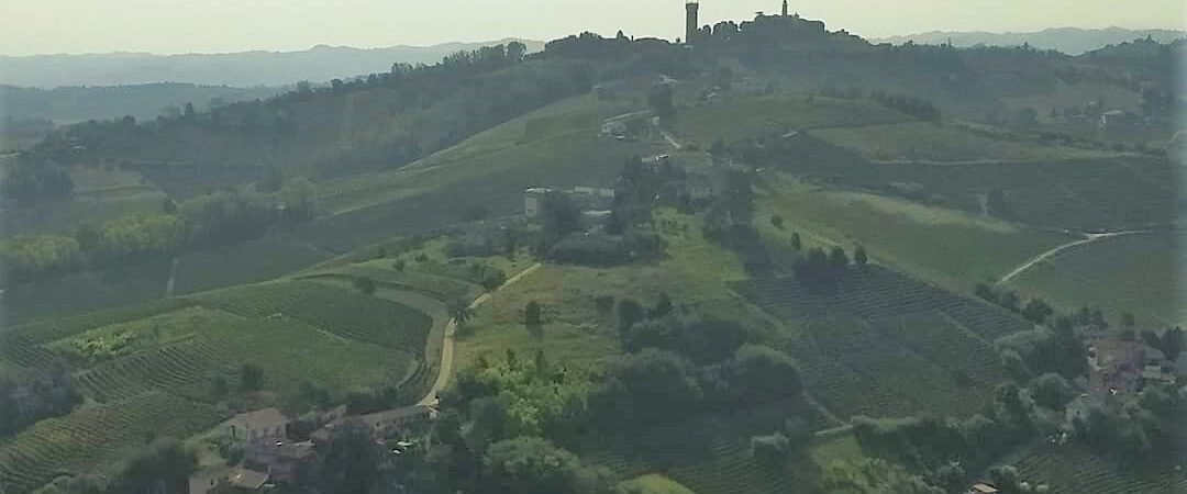 Calosso in solitaria: guida tra Castello di Calosso e territorio