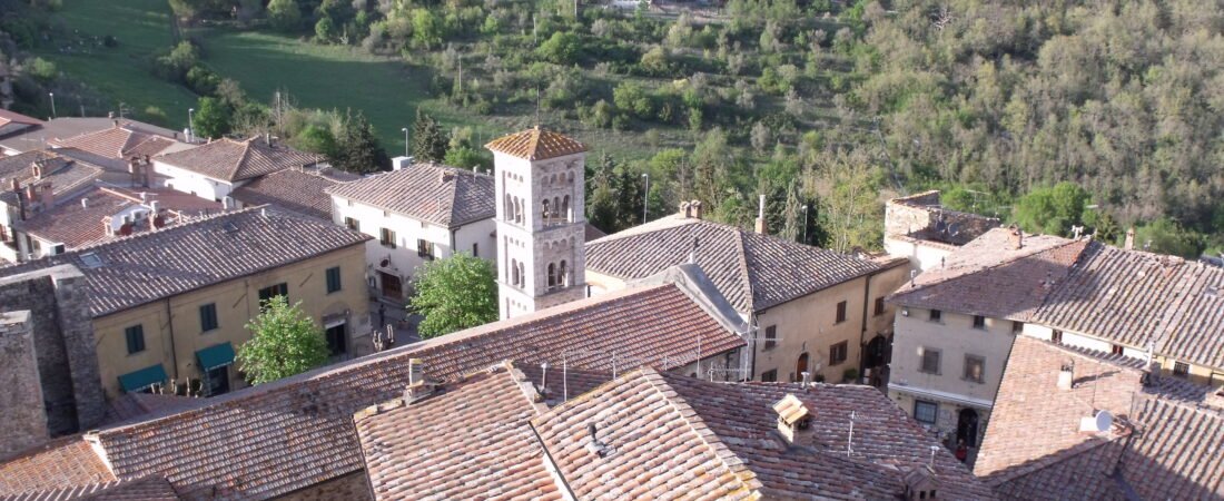 Castellina in Chianti in solitaria: guida tra C e territorio