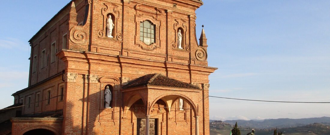 Castelnuovo Calcea in solitaria: guida tra Castello di Castelnuovo Calcea e territorio