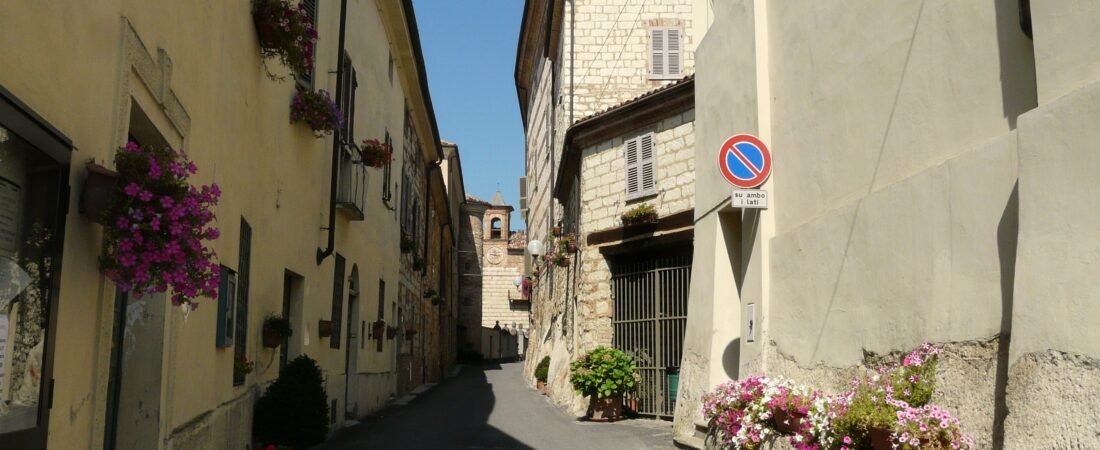 Cella Monte in solitaria: guida tra Ecomuseo della Pietra da Cantoni e territorio