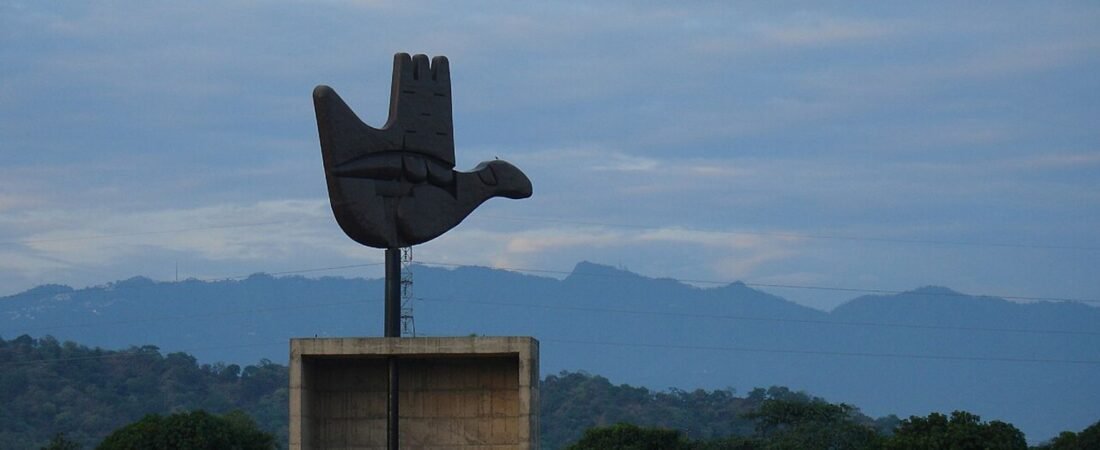 Chandigarh in solitaria: architettura, laghi e India moderna