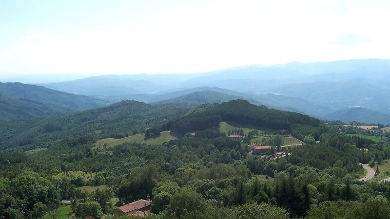 Chiusi della Verna in solitaria: guida tra C e territorio