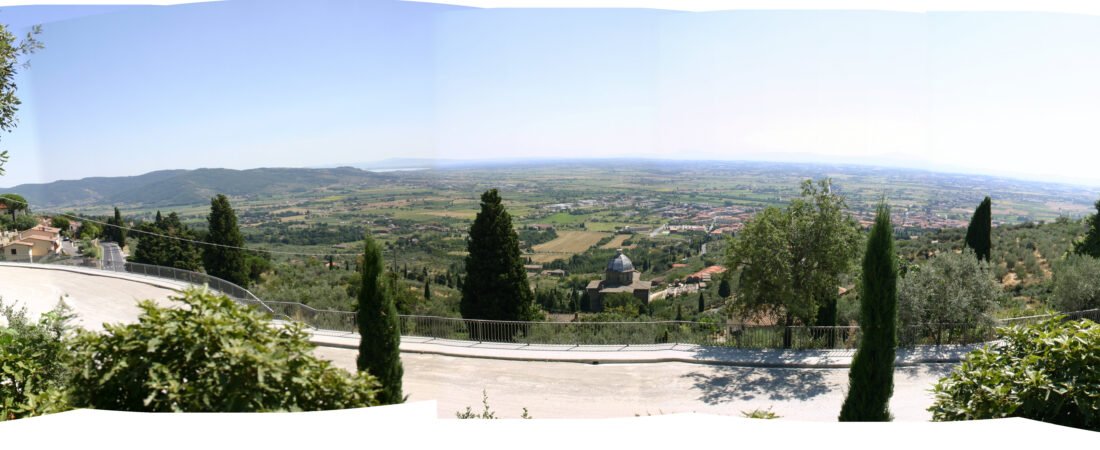 Cortona in solitaria: guida tra V e territorio