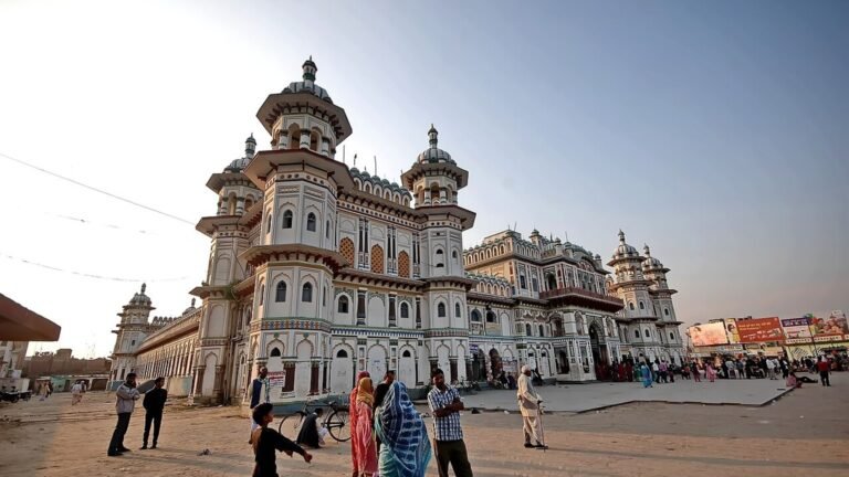 Dhanusha in solitaria: templi, cultura e pianure del Nepal
