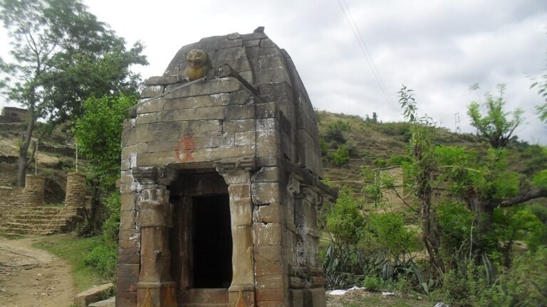 Doti in solitaria: vallate, templi e Nepal occidentale