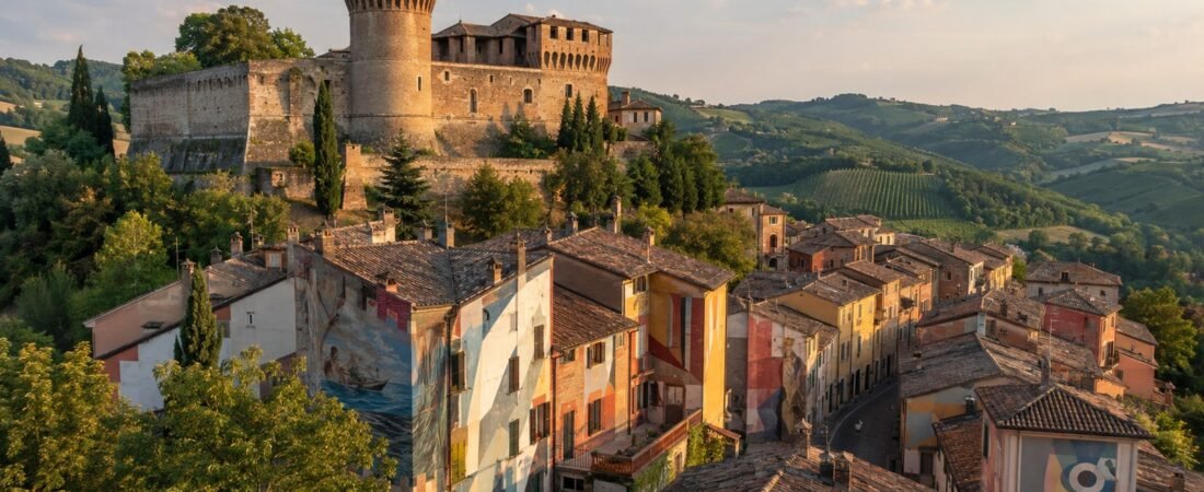 Dozza in solitaria: il borgo dipinto con la Rocca e l’Enoteca