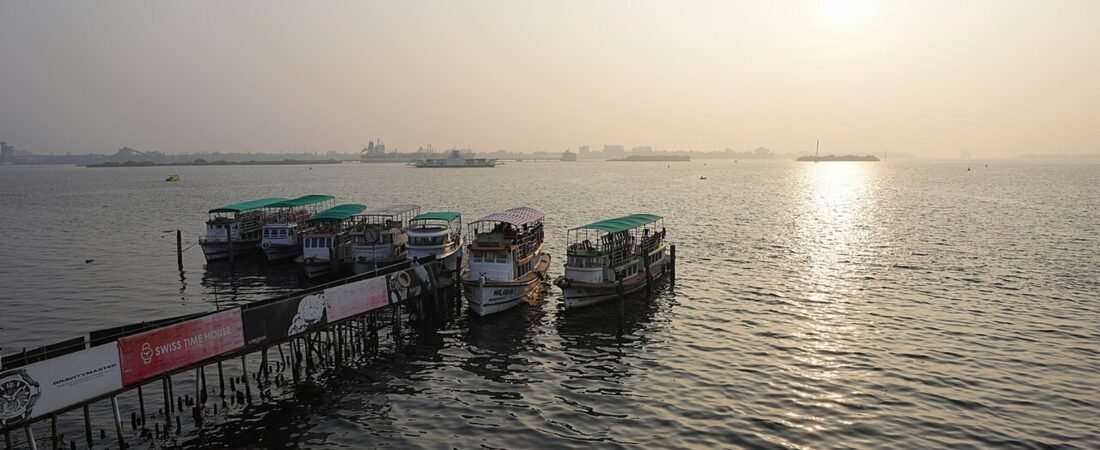 Ernakulam in solitaria: barche, quartieri e Kerala urbano