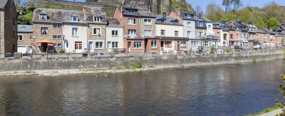 La Roche-en-Ardenne in solitaria: castello, Ourthe e boschi