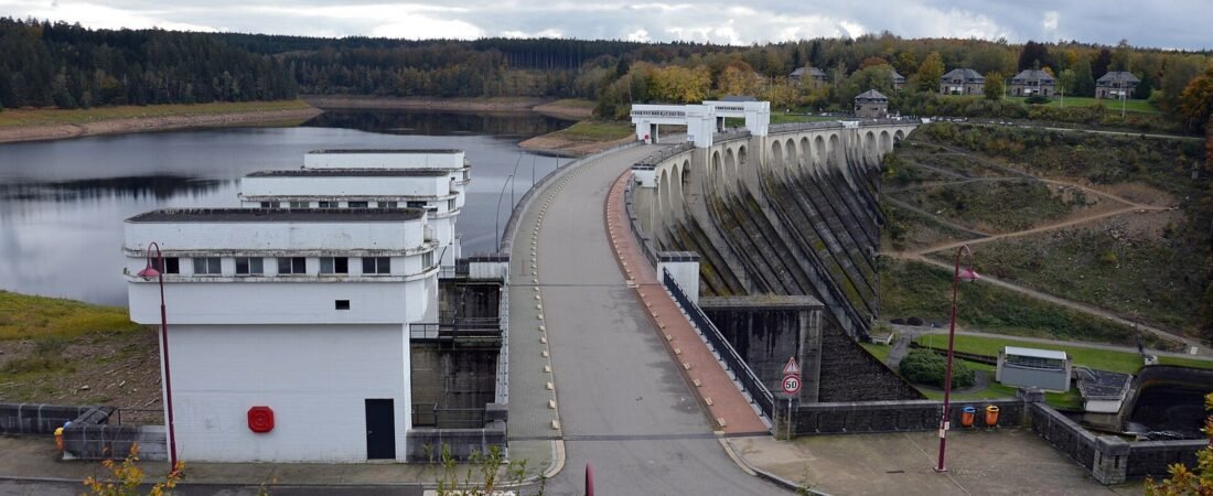 Eupen in solitaria: guida tra centro storico, lago e High Fens